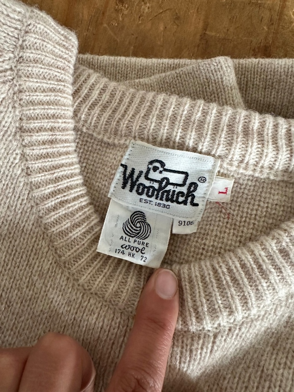 100% Wool WOOLRICH Cream Colored Sweater Size Large